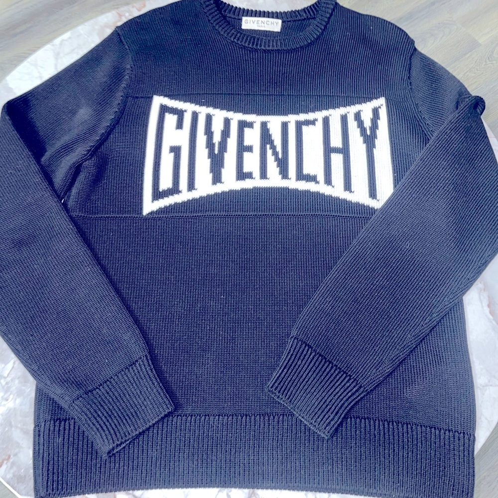 Givenchy sweater 400$ 🔥 worn once